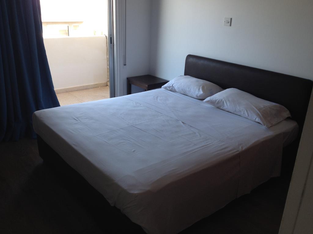 Francis Apartments Λάρνακα Δωμάτιο φωτογραφία